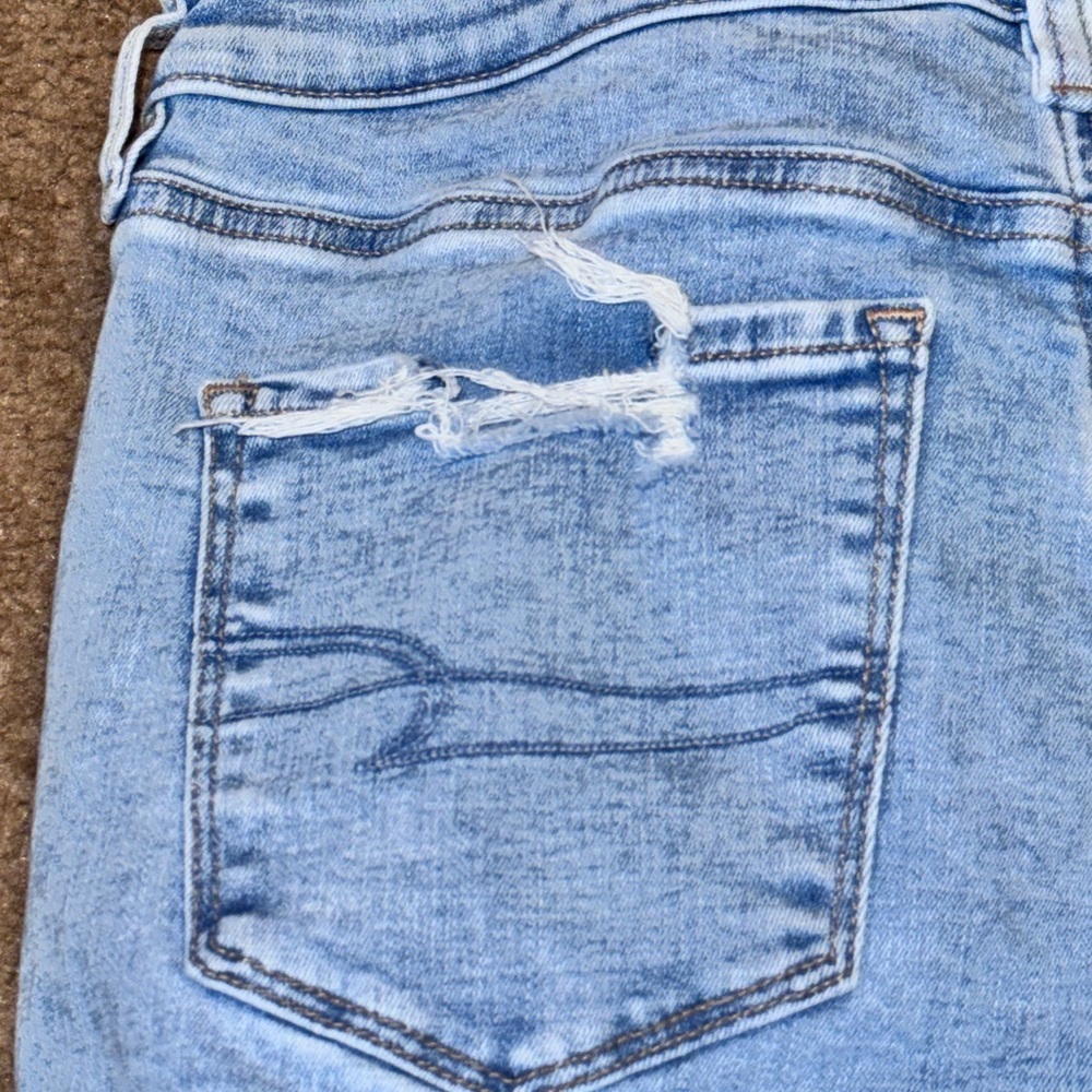 American Eagle Outfitters Light Wash Cropped Jeans - Picture 9 of 10